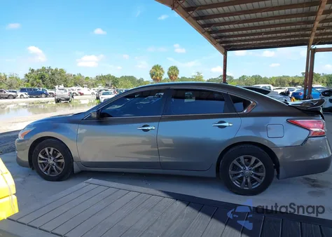 2015 Nissan Altima 2.5 S из США, поврежденный, VIN 1N4AL3AP0FC587614